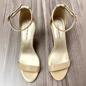 Bandolino Madia Nude, Patent leather, open toe sandal